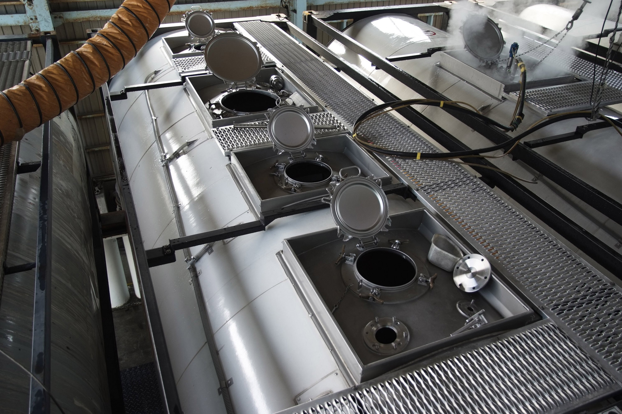 Maintenance of chemical tank